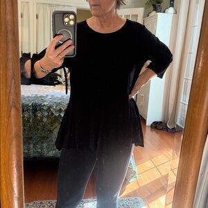 Black flowing, 3/4 Sleeve Annit Yizhar knit top